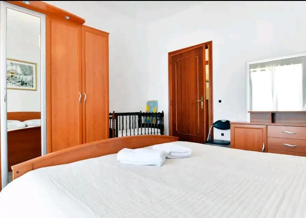 Apartment Bura Premantura, Apartmani Flegar
